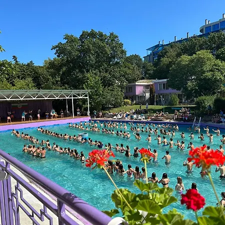 Lägenhet парк-хотел рива